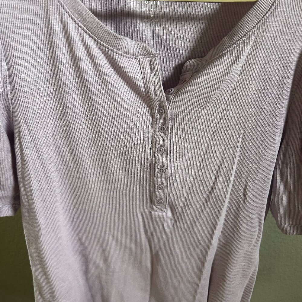 Size medium short sleeved Gap henley
